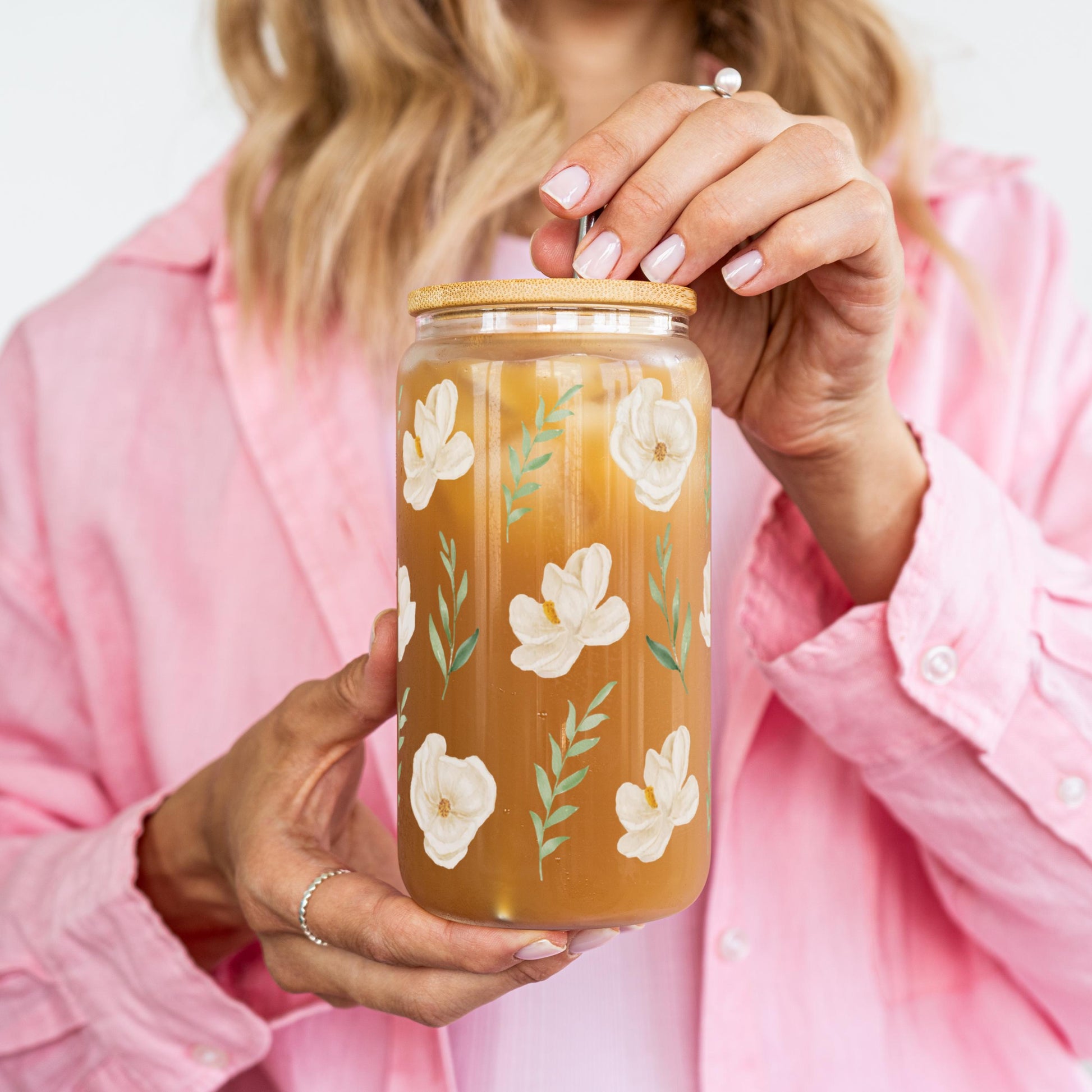Personalized Floral Glass Cup White Flower Iced Coffee Mug Name Tumbler Custom Engraved Lid Bride Gift Idea Sipper Glass Bridal Shower Gift